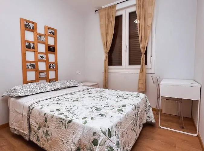 Habitación Céntrica Con Balcón Quarto em Acomodações Particulares *